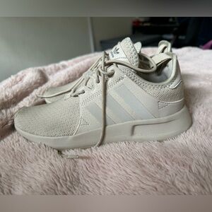 Unisex size 4 men adidas or women’s 5.5